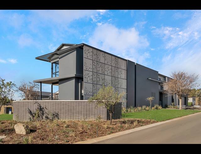 5 BEDROOM HOUSE FOR SALE IN HELDERFONTEIN ESTATE